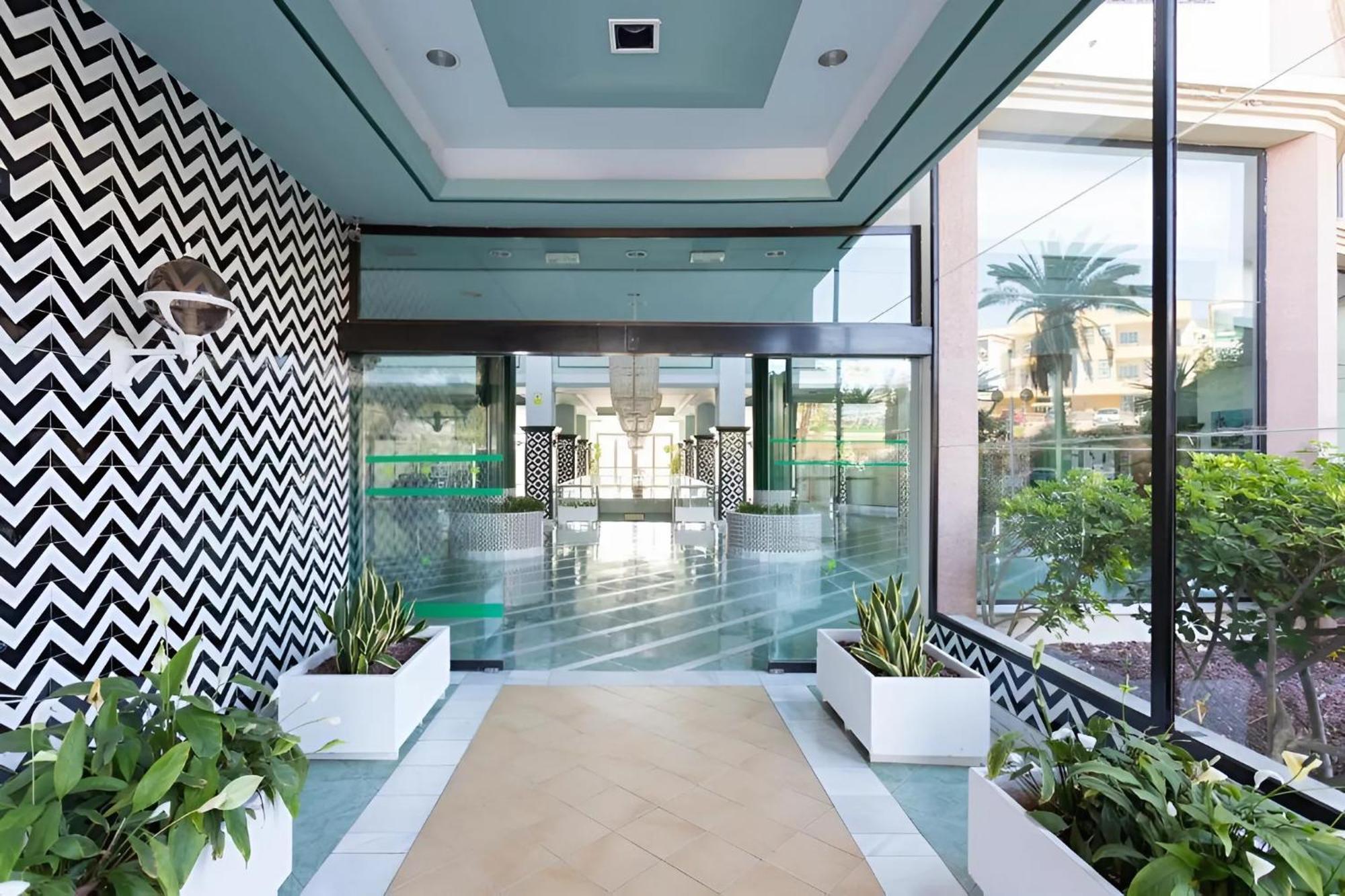 Skyline View Apartment - Free Private Parking Including & Guest Bonus أذيخي المظهر الخارجي الصورة